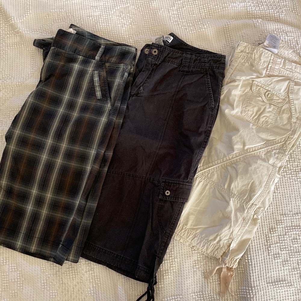 3 COLUMBIA CAPRI PANTS